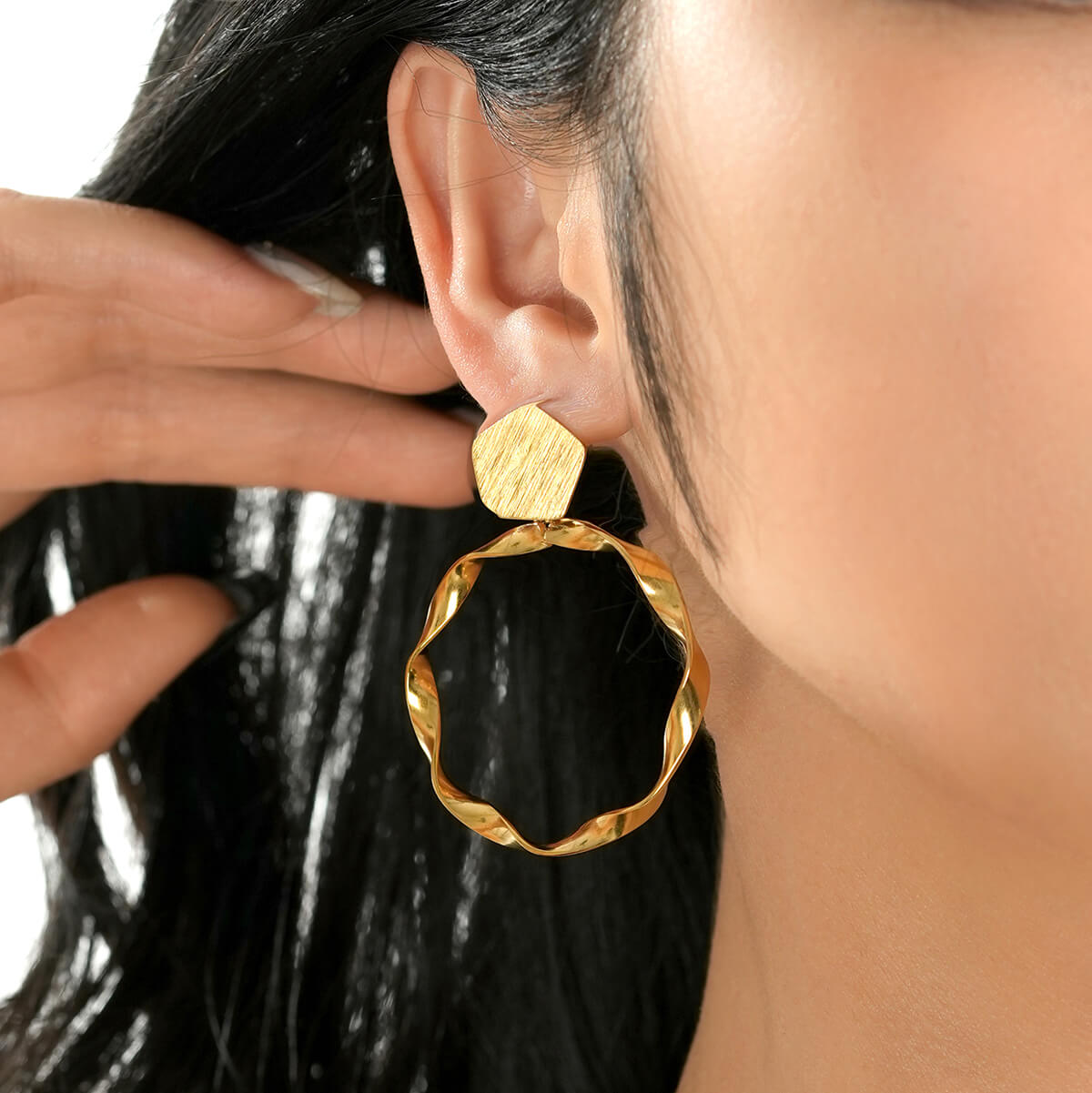 Fashion metal simple cool wind twisted hoop earrings TrendyRush