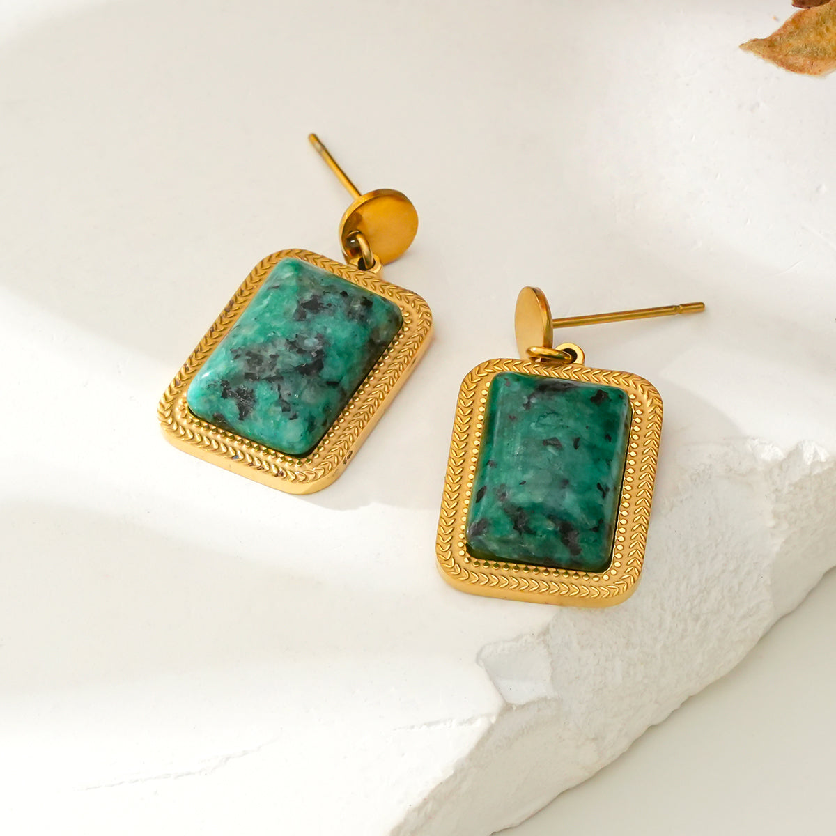 Green natural stone earrings TrendyRush