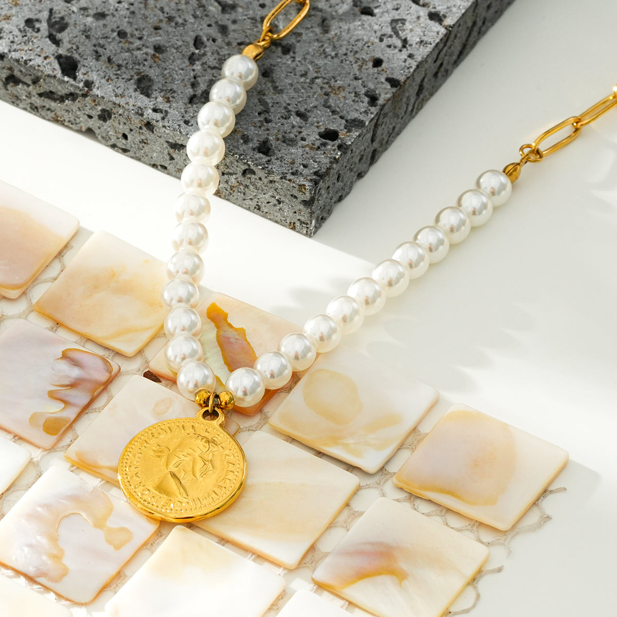 Queen's necklace TrendyRush