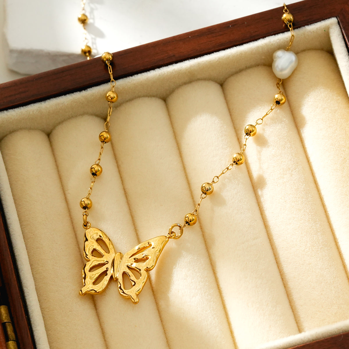 Beaded butterfly necklace TrendyRush