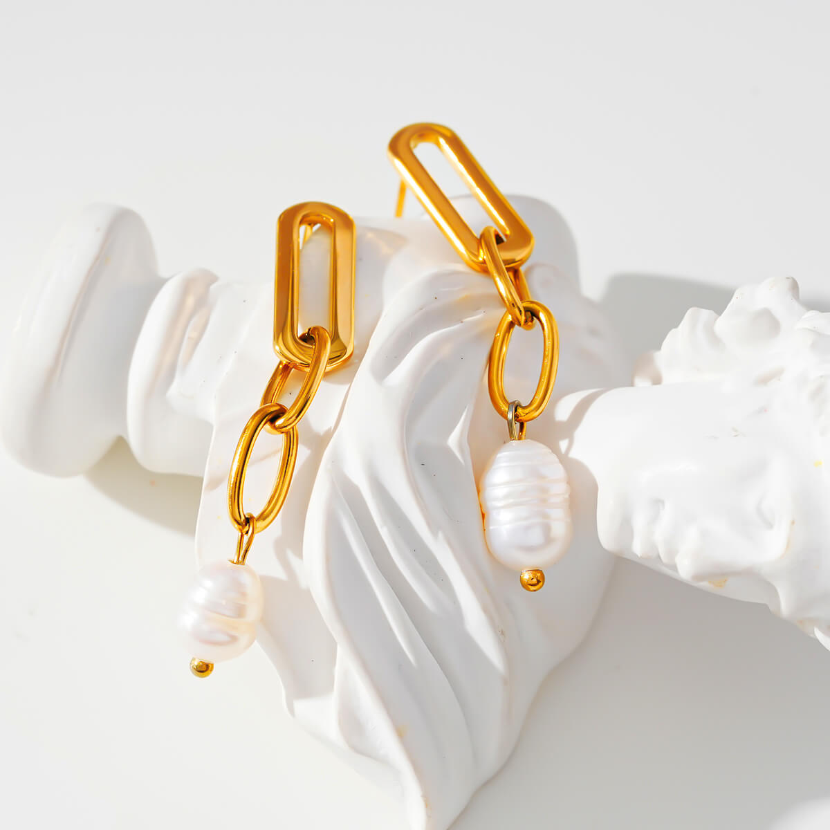 Pearl dangling earrings TrendyRush