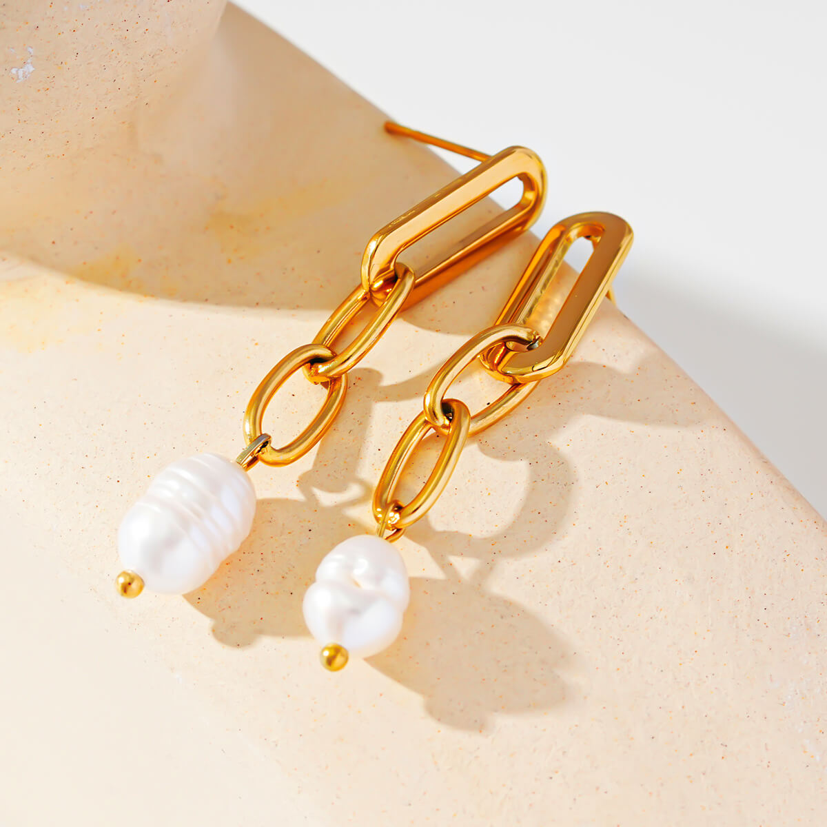 Pearl dangling earrings TrendyRush