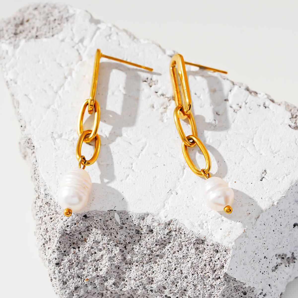 Pearl dangling earrings TrendyRush
