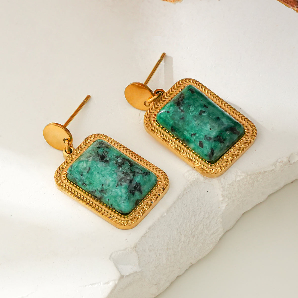 Green natural stone earrings TrendyRush