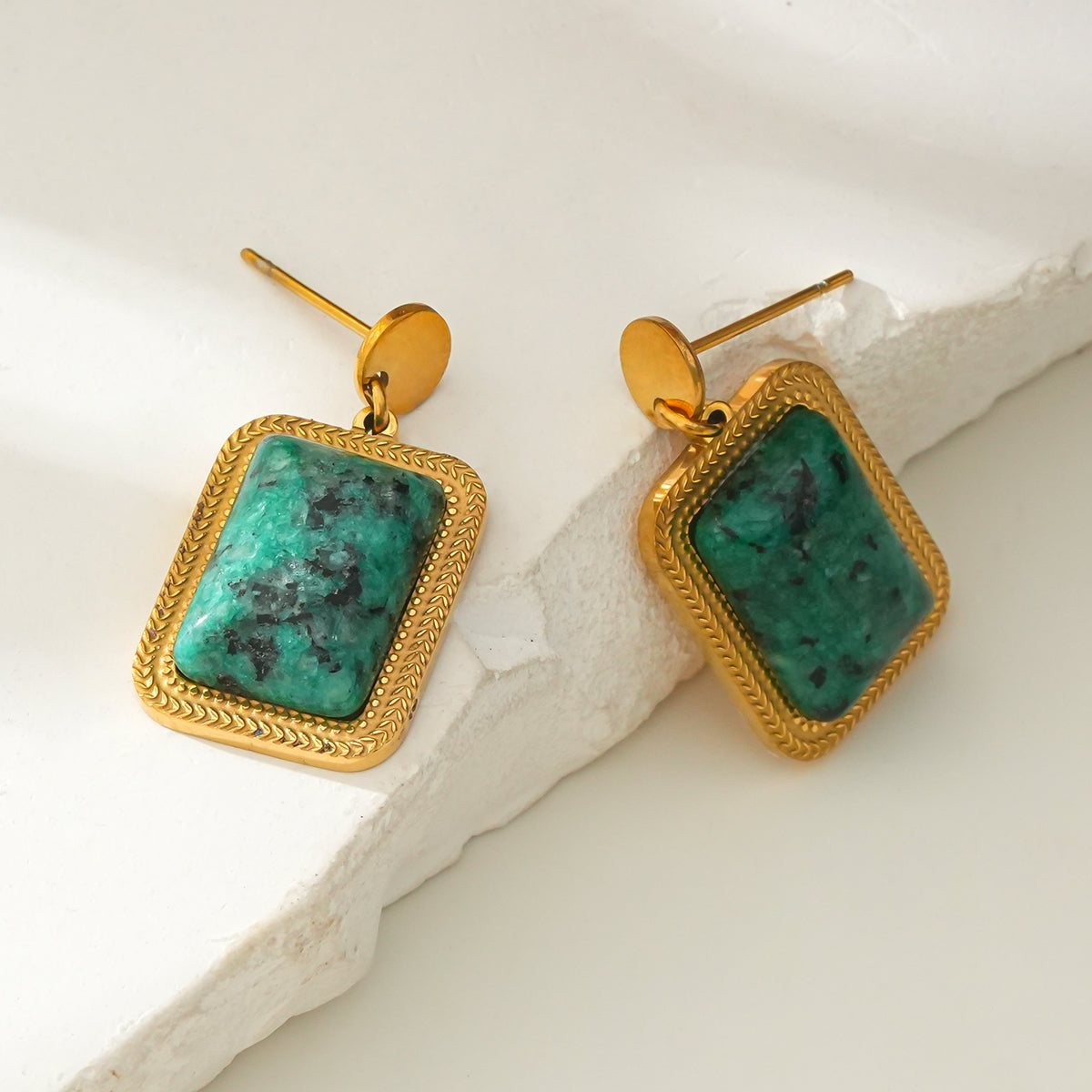 Green natural stone earrings TrendyRush