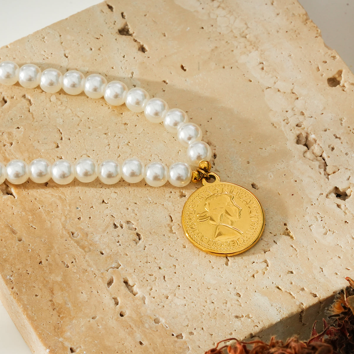 Queen's necklace TrendyRush