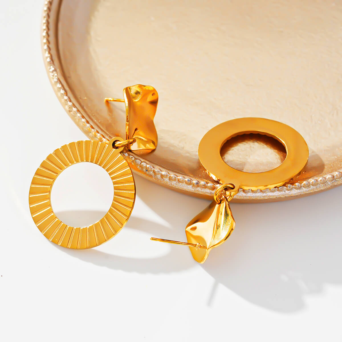 Curvy striped earrings TrendyRush